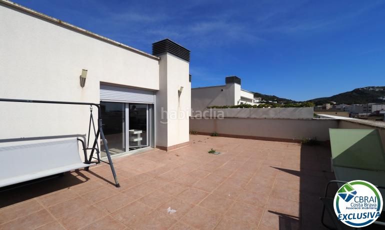 Foto b02f9f91-5731-4572-b98a-5e2338306aa1. Àtic amb calefacció aparcament a Centre Roses