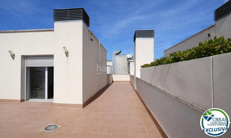 Foto cd91ce85-2a09-4c5b-a0d0-02427b80a97f. Àtic amb calefacció aparcament a Centre Roses