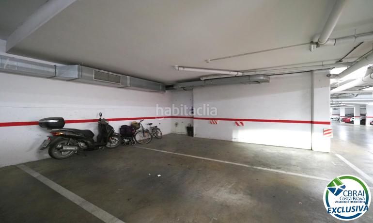 Foto f57e98ab-6a19-46c3-a054-6de172151532. Àtic amb calefacció aparcament a Centre Roses