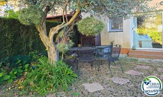 Casa adossada  Avinguda del nord. Avinguda del nord, 1. roses