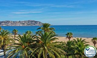 Apartament  Passeig marítim. Apartamento en primera línea con vista al mar, piscina y terraza