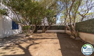 Apartament  Carrer de bernat metge. Apartamento reformado a 30 m de la playa en salatà, roses