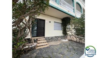 Apartament  Carrer poblat típic-gregal. Apartamento totalmente reformado en pleno centro de empuriabrava