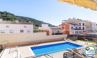 Apartamento  Carrer viena. Apartamento con terraza y piscina comunitaria en mas oliva, rose