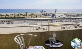 Studio  Carrer poblat tipic-edifici nausica. Estudio con vistas a la playa en primera línea de mar en empuria