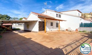 Maison jumelée  Carrer argentera. Casa cerca de la playa y del centro en mas matas, roses