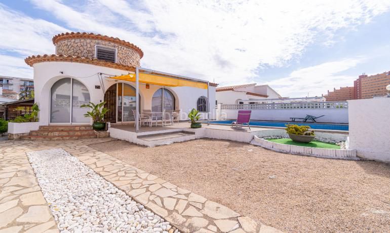 Foto 80bb4629-afb7-4290-85d2-e6a51ed793fe. Casa amb calefacció aparcament piscina a Santa Margarida Roses