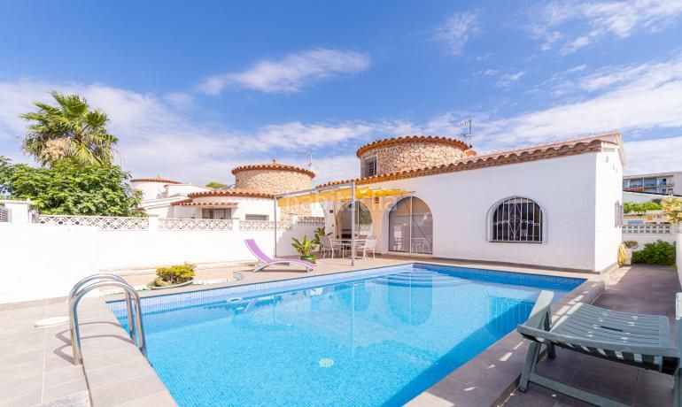 Foto c3674fd4-1f18-46ac-95ad-033b15ddf3b6. Casa amb calefacció aparcament piscina a Santa Margarida Roses