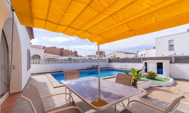 Foto d4167030-fce8-4276-9203-a8cfa857869f. Casa amb calefacció aparcament piscina a Santa Margarida Roses