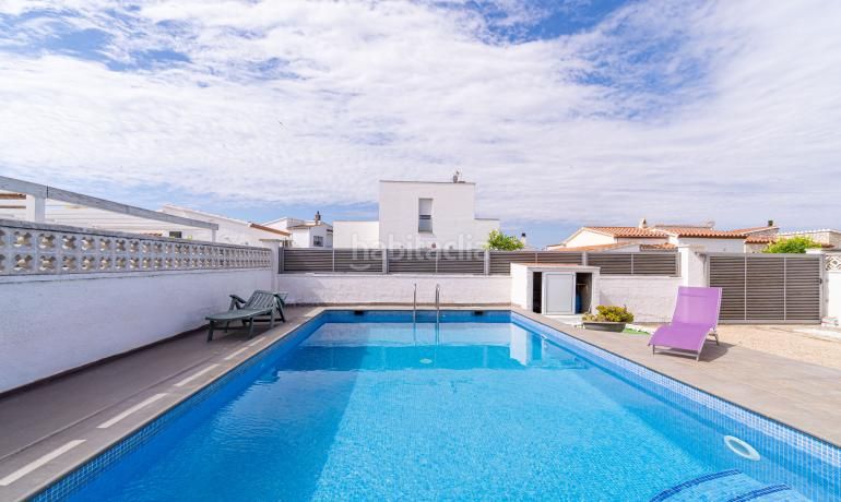 Foto e051e2fb-a7b5-4db6-9e3f-3e2a99e40239. Casa amb calefacció aparcament piscina a Santa Margarida Roses