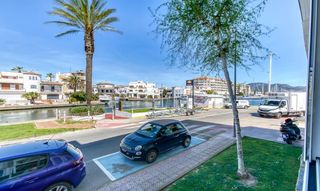 Estudi  Carrer poblat típic-gregal. Estudio con vista al canal a 850m del mar en empuriabrava