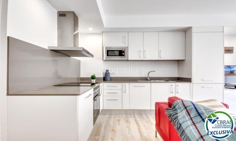 Foto ea032f38-939a-4be2-b2c3-7a6085fe73d1. Apartament amb calefacció aparcament a Centre Roses