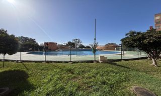 Studiowohnung  Carrer cap ponent. Estudio con vista al mar, piscina comunitaria y jardín en santa
