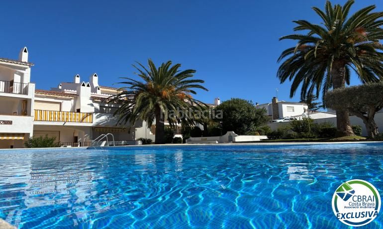 Foto f9e4e6e7-cd8f-453c-8f0e-999ae1c40d38. Apartament amb calefacció aparcament piscina a Puig Rom-Canyelles-Almadrava Roses