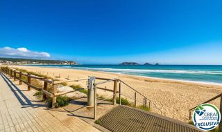 Appartement  Carrer assutzena. Apartamento en primera línea de mar en griells, l’estartit