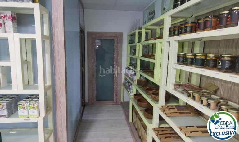 Foto 00ca32fe-dd81-4f51-af46-a8b37a59ce0c. Local comercial a Centre Roses