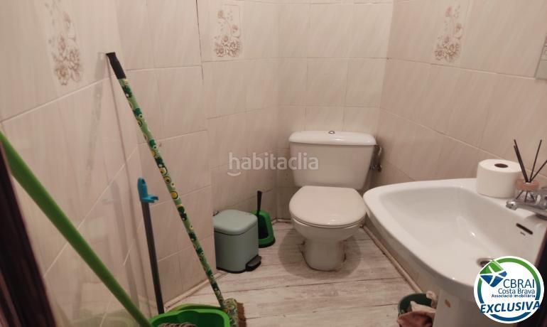 Foto 2cdfd55c-83a1-42c7-acb7-4e47ecad54b5. Local comercial a Centre Roses