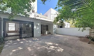 Maison jumelée  Carrer de la muga. Encantadora casa renovada en un entorno residencial tranquilo y