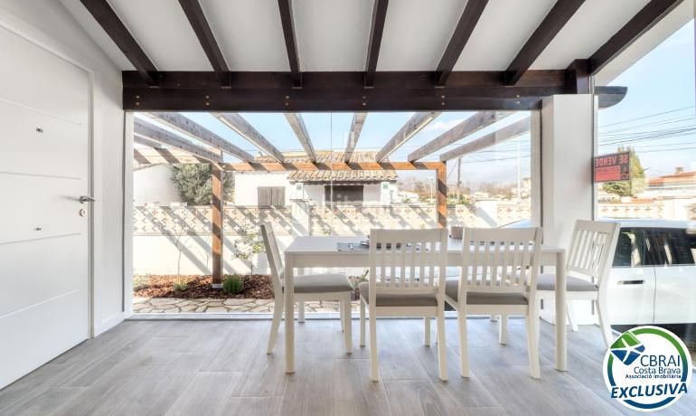 Foto a397aa53-3d3f-4b21-a394-ac7ba158df19. Casa amb calefacció aparcament a Carlit - Montseny Empuriabrava
