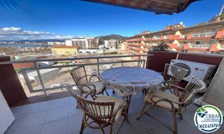 Apartament  Plaça carles fages de climent. Apartamento con terraza, parking exterior y  vista al mar en ros