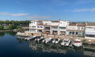 Apartment  Carrer alberes comercial. Apartamento renovado con vista al canal en alberes, empuriabrava