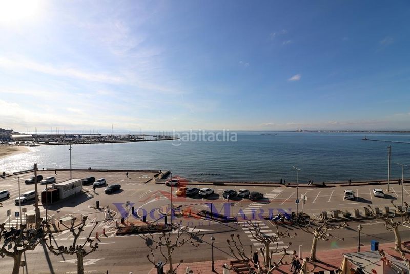 Foto d7e58f14-ea2a-49a1-a723-080bc398f320. Àtic amb calefacció a Centre Roses