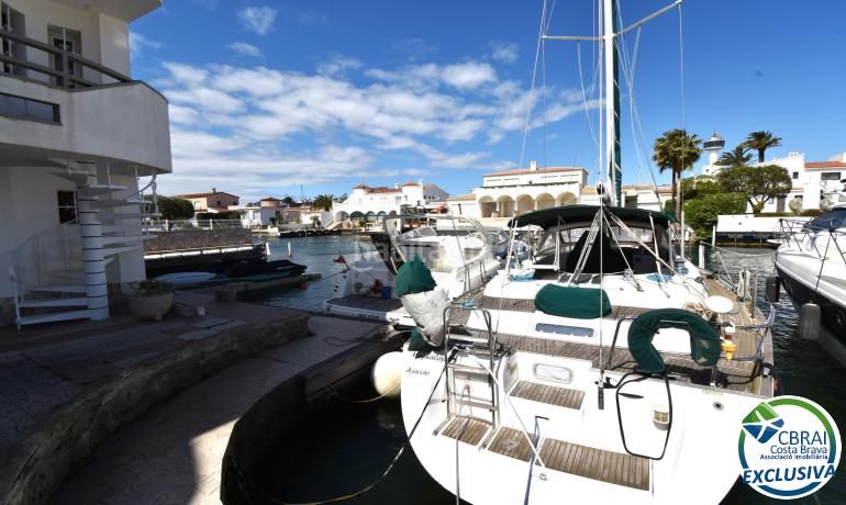 Foto a90d9784-e5aa-4be7-b340-a5078876fd4c. Edifici a Salins - Cavall de Mar Empuriabrava