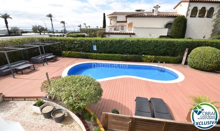 Foto cc45bcd8-db47-4248-a277-7e7d996794c4. Edifici a Salins - Cavall de Mar Empuriabrava