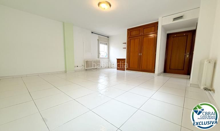 Foto 3df91301-d860-4690-aaf5-0472ac3fc321. Apartament amb calefacció aparcament a Centre Figueres
