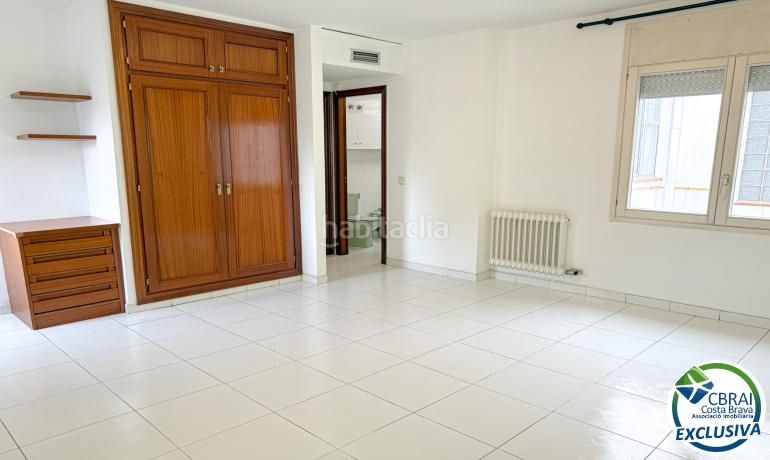 Foto 7c83a2ff-fa7a-4cb1-a449-82ecc97203a5. Apartament amb calefacció aparcament a Centre Figueres