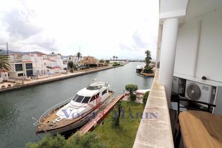 Apartment  Carrer cavall de mar. Apartamento con vista al mar y al canal en caballito de mar, emp