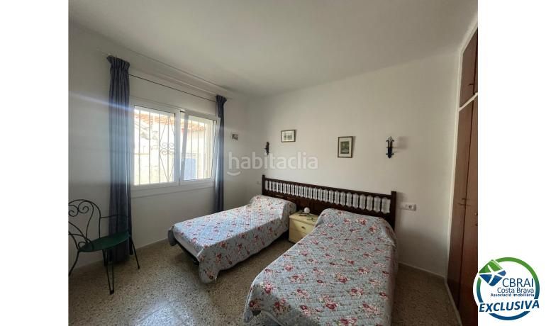 Foto 1026a921-bb02-43fc-b419-59ef20046935. Casa amb aparcament a Peni Empuriabrava