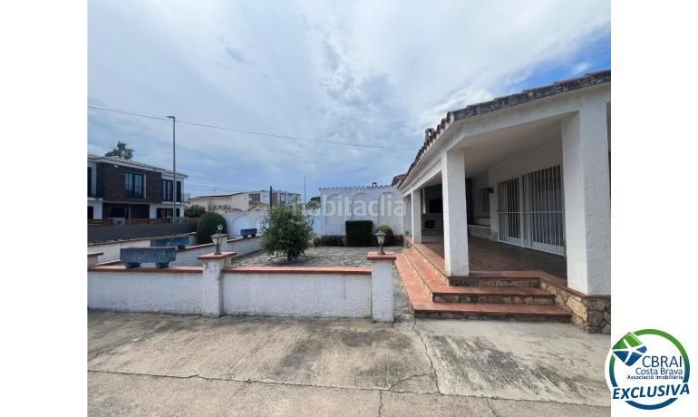 Foto 56deb8e3-7bc0-4d50-84aa-4aa80d1379a5. Casa amb aparcament a Peni Empuriabrava