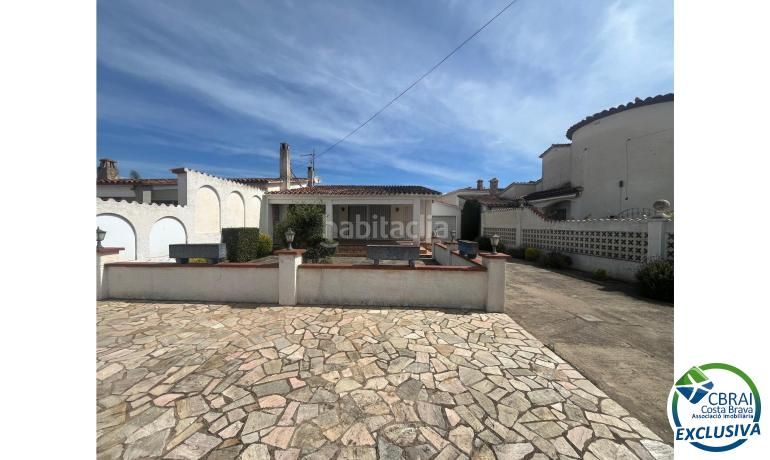 Foto 600468d0-d47a-41b3-803a-9dc80981ffd9. Casa amb aparcament a Peni Empuriabrava