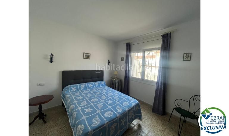 Foto b879ca12-b1f9-4544-98e4-b9cd3313c5f6. Casa amb aparcament a Peni Empuriabrava