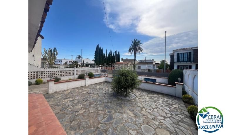 Foto c9b0b203-c367-415b-8dd5-df652ec2c8ff. Casa amb aparcament a Peni Empuriabrava