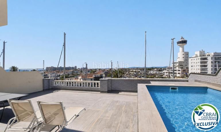 Foto 0dd12b2d-6db2-4167-974b-2208a3509311. Dúplex amb calefacció aparcament piscina a Salins - Cavall de Mar Empuriabrava