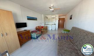 Apartment  Carrer muga-delta. Acogedor estudio a 100m del mar en empuriabrava,