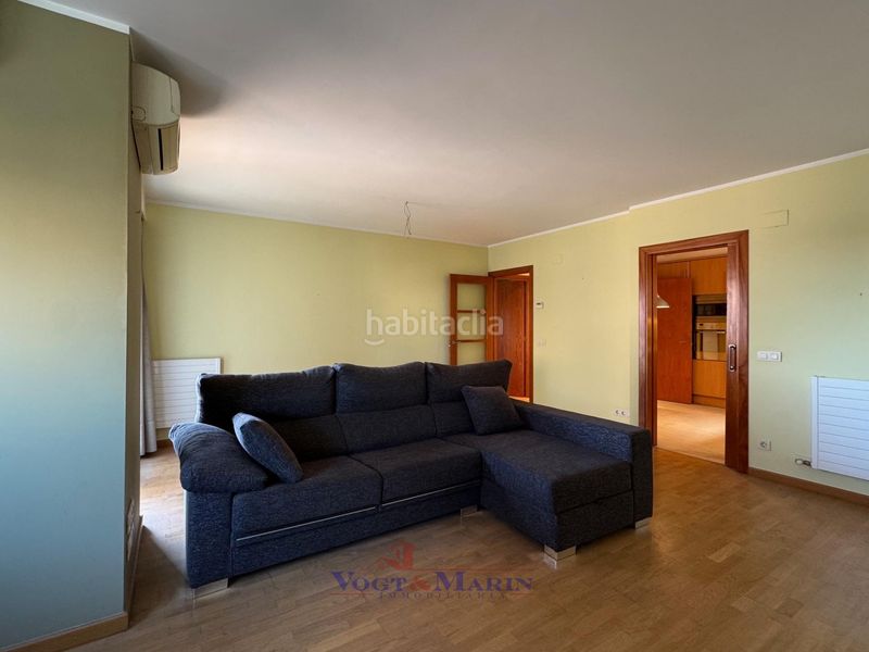 Foto 2292621f-f0b3-4894-bee6-20c63f814980. Apartament amb calefacció aparcament a Creu de la Mà Figueres