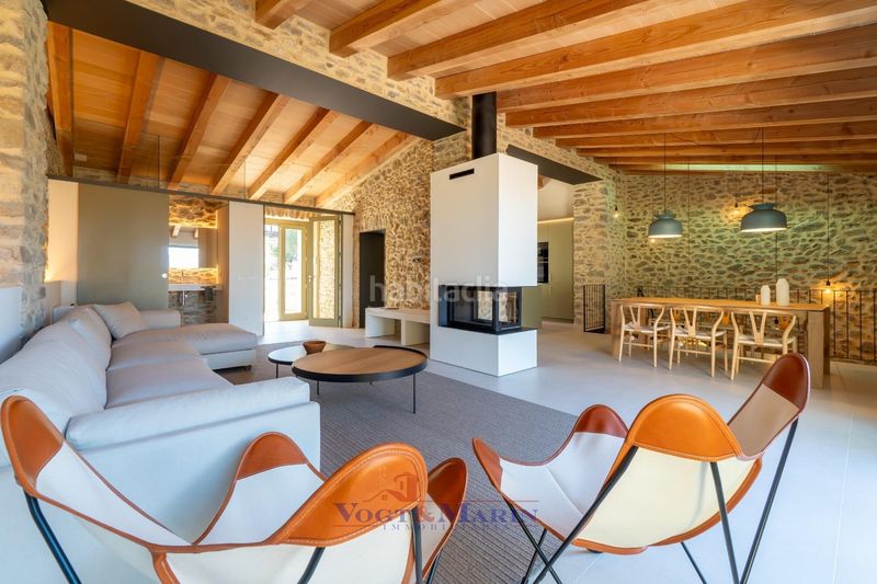 Foto 27423a21-3c07-40a6-9b79-f7e56b9a5f39. Casa  reformada con diseño único en Palau-saverdera