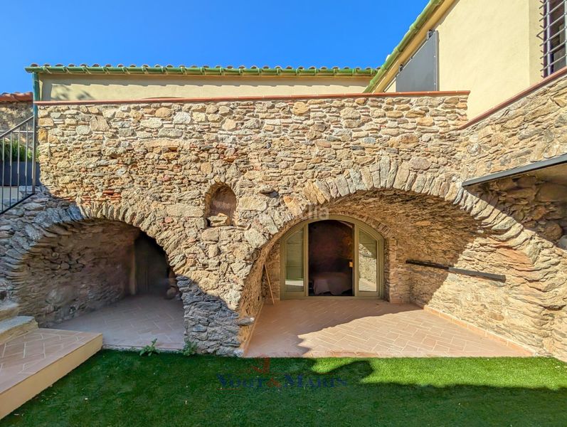 Foto 5c799c79-add0-4bd2-8c56-b8703cba0062. Casa  reformada con diseño único en Palau-saverdera
