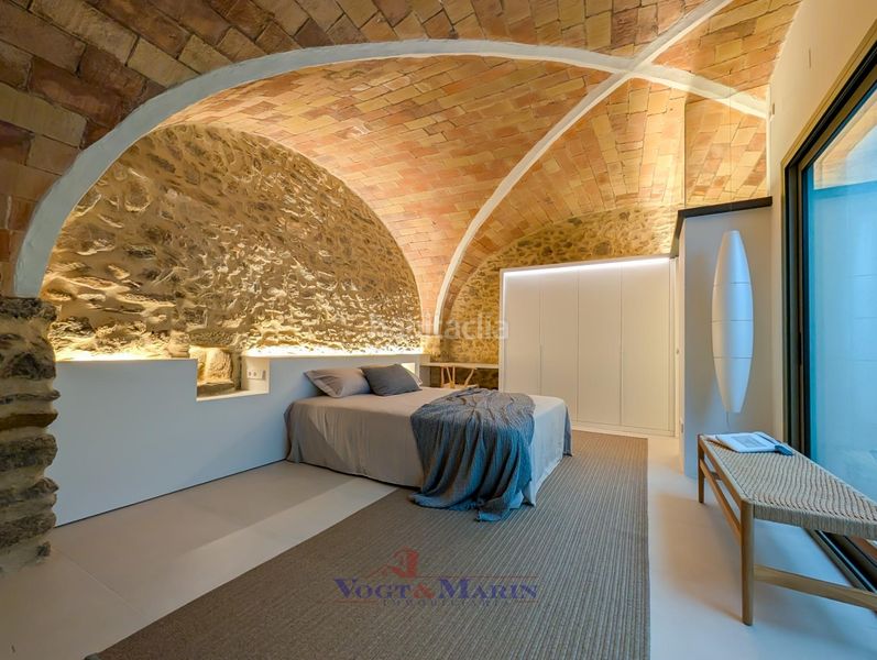 Foto 90e96c2c-ed5a-4dcb-95f5-c0f5da4da565. Casa  reformada con diseño único en Palau-saverdera