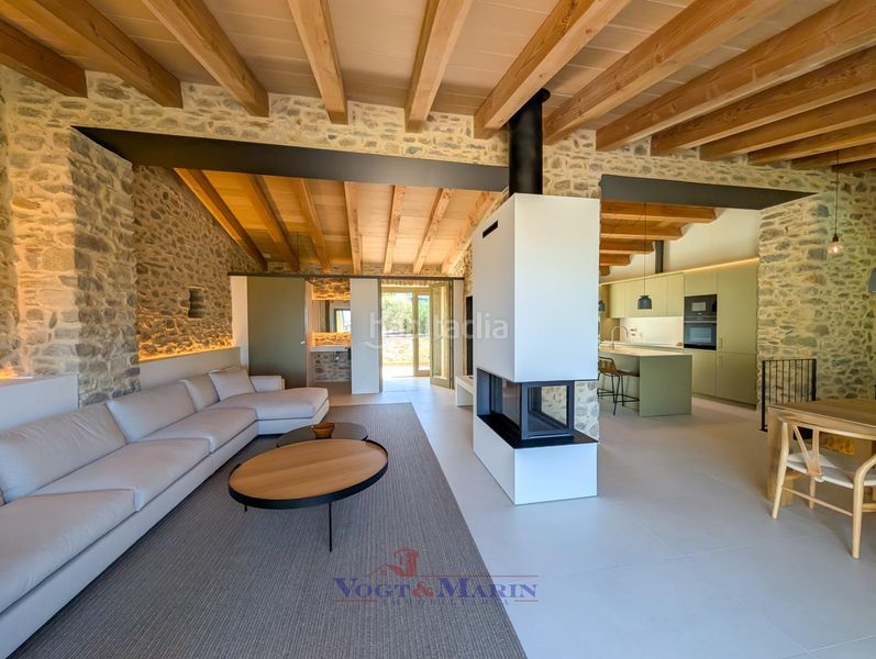 Foto d3dea2cb-7d02-4b79-9663-b5727f2b8630. Casa  reformada con diseño único en Palau-saverdera