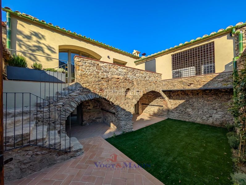 Foto e96d7cd9-6aa6-4e04-b917-e66d59014d81. Casa  reformada con diseño único en Palau-saverdera