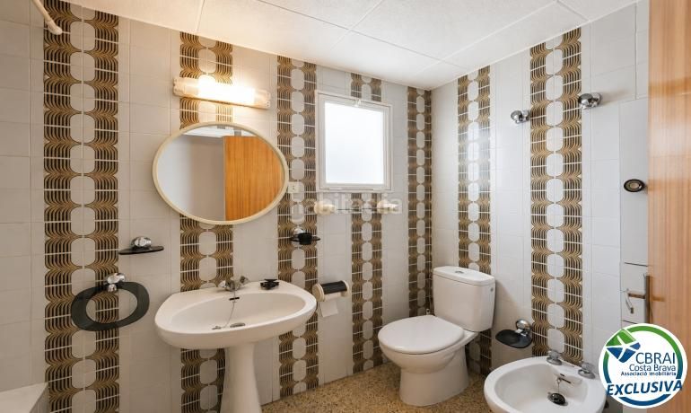 Foto a9f5ed75-14aa-4e45-aaa7-3ffacc84d432. Apartament a Centre Roses