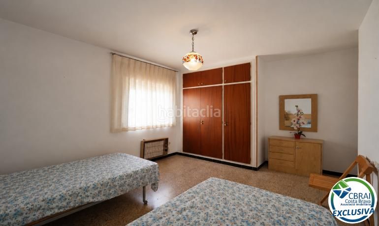 Foto ca5374ae-b081-4bf1-b919-179c85baed86. Apartament a Centre Roses