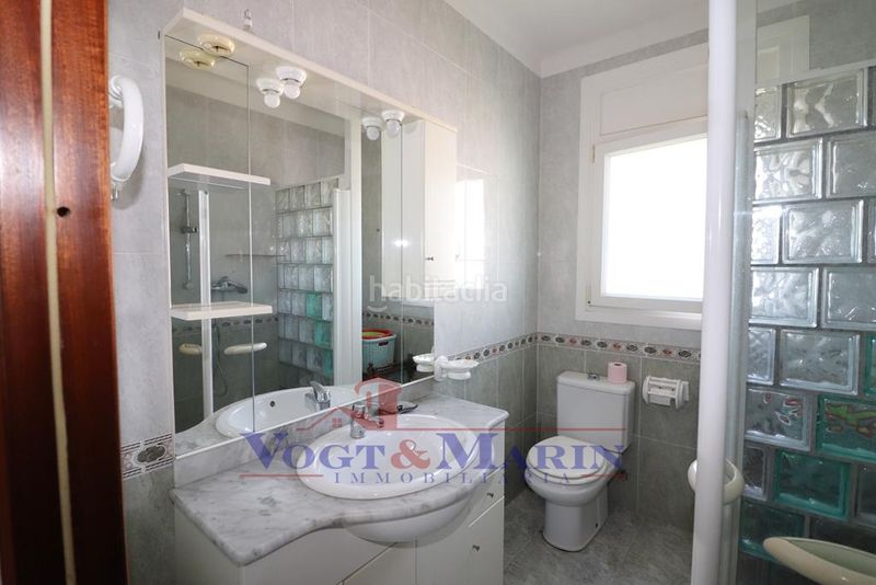 Foto a8ad5bbc-3ef3-4fb0-b090-982974ef2ef2. Casa amb calefacció aparcament piscina a Montgrí Empuriabrava