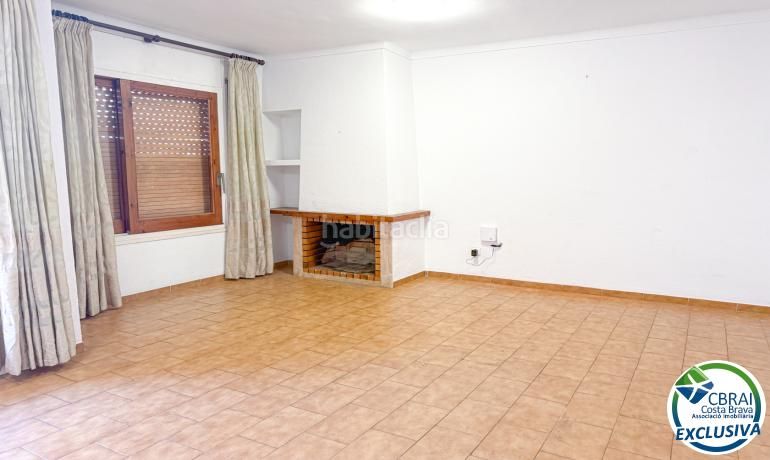 Foto 24e915d4-1d7b-49a4-8e12-4eda8caae916. Apartament amb calefacció a Centre Roses