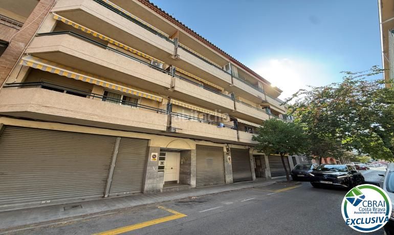 Foto 4f2a1ade-f332-49c1-b834-f35336ddb5cc. Apartament amb calefacció a Centre Roses