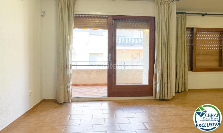 Foto b6667f7e-fd60-4208-bf2d-076c936ba819. Apartament amb calefacció a Centre Roses